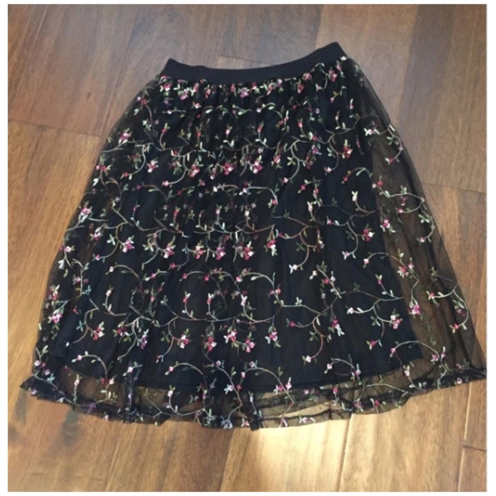 1 Medium Left - Picture 3 of 4